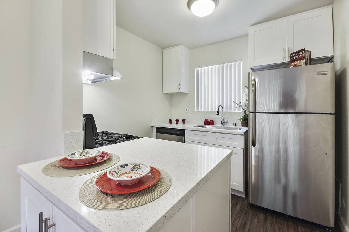 Floor plan for 2 beds, 1 bath, 700 sqft